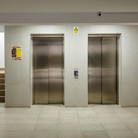 Premium Skyline With Free Parking & Panoramic View Apartment *